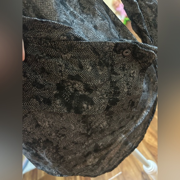 Miley Cyrus Max Azria Blouse - Picture 5 of 7